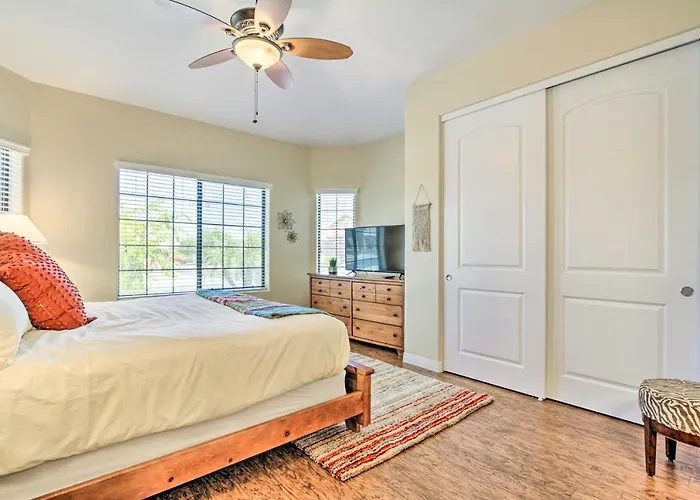 Snowbird Haven W/ Pool! 11 Mi To Dtwn Holiday home *